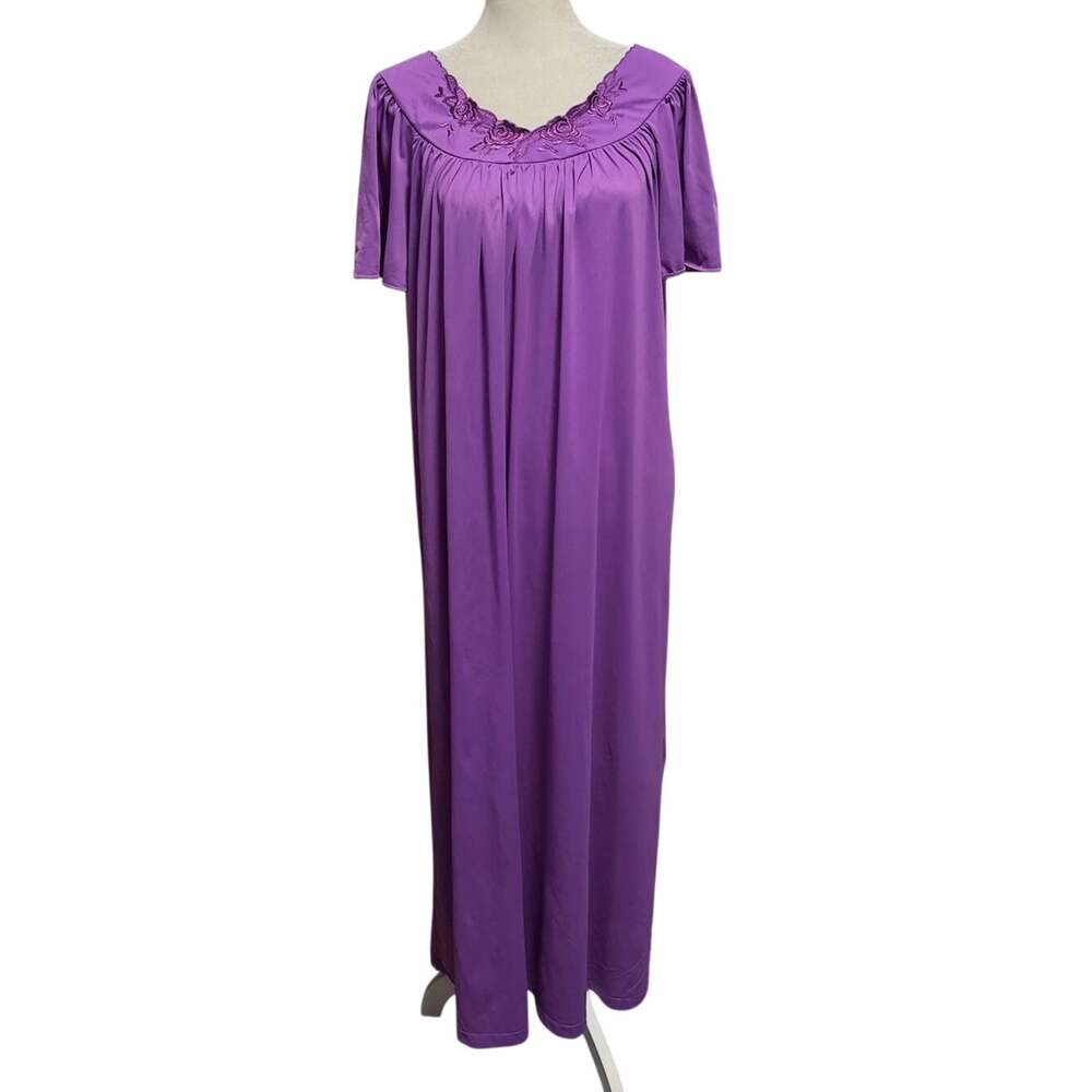 Shadowline Size M Long Full Length Nightgown Purple Floral Embroidery